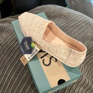 TOMS seashell print